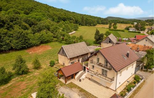 Amazing Home In Prozor With Kitchen