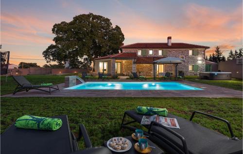 Amazing Home In Sajini