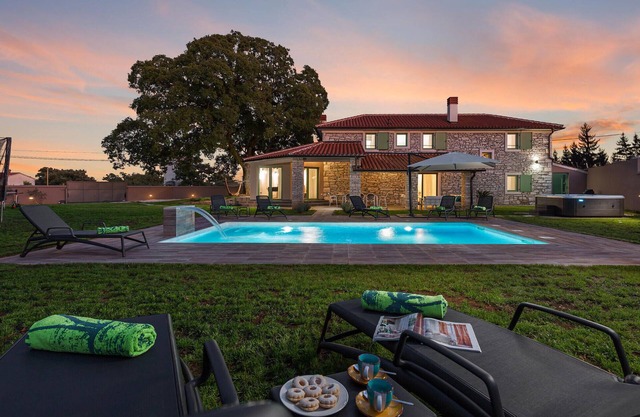 Amazing home in Sajini