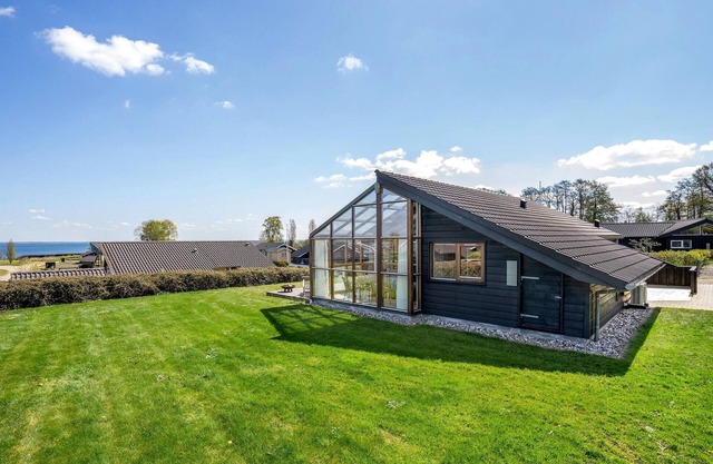 Amazing home in Sjølund with WiFi