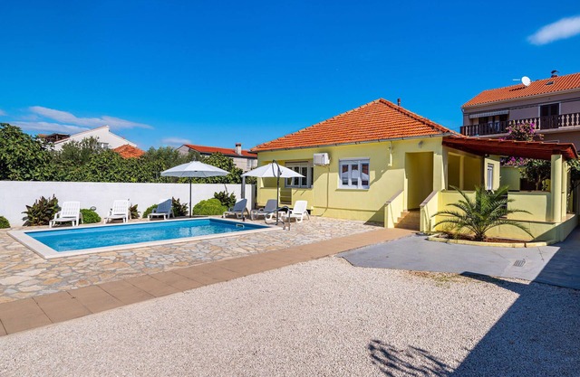 Amazing home in Sukosan with WiFi