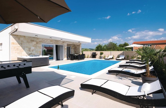 Amazing home in Sukosan