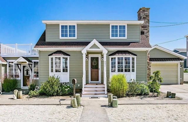 Amazing home in Surf City with 4 Bedrooms, Internet and WiFi