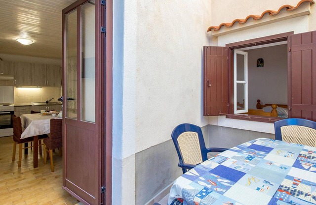 Amazing home in Susak with kitchen