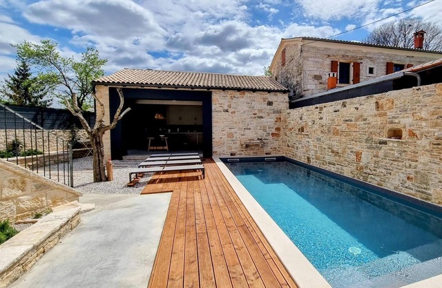 Amazing home in Tinjan