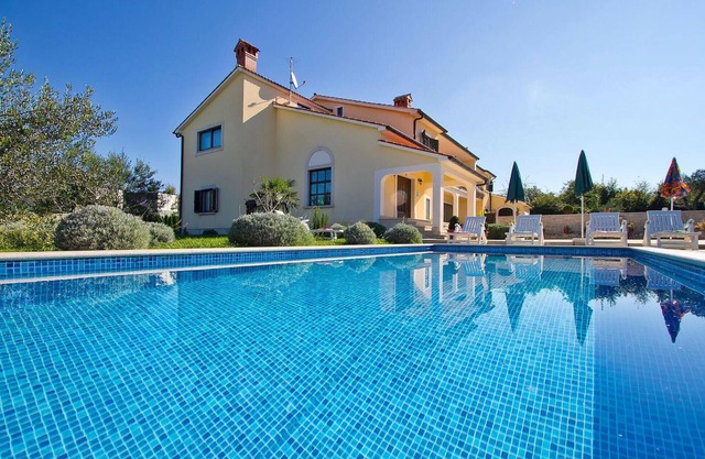 Amazing home in Tinjan