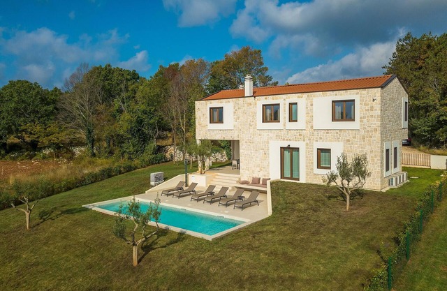 Amazing home in Visnjan