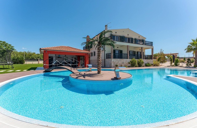 Amazing home in Visocane with private swimming pool, can be inside or outside