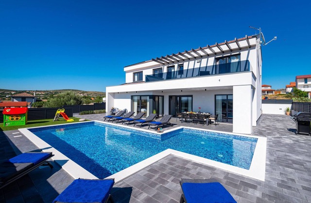 Amazing home in Vrana