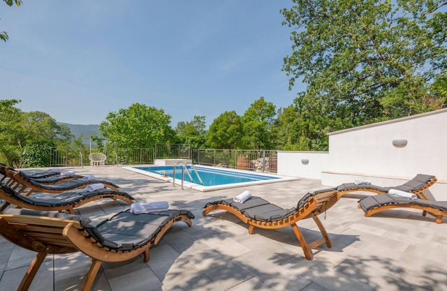 Amazing home in Vrgorac with WiFi