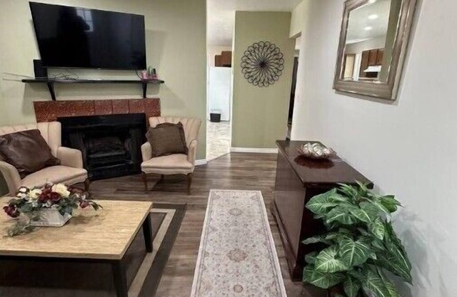 Amazing House, close to the airport.