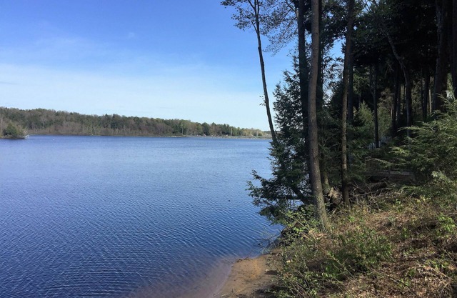 Amazing Lake House With All Amenities