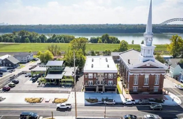 Amazing Main St. Condo Location!