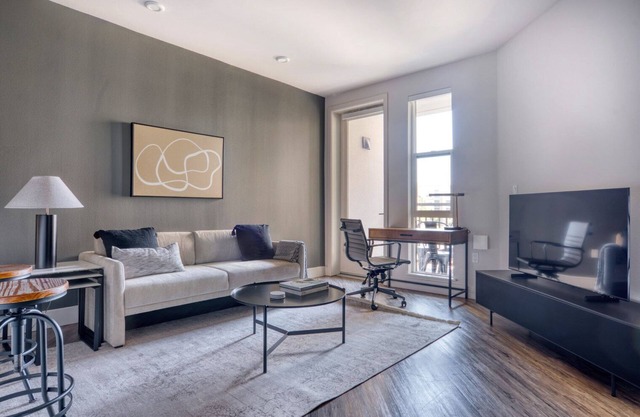 Amazing Redwood City 1BR w/W/D, Gym & A/C, nr Caltrain, by Blueground