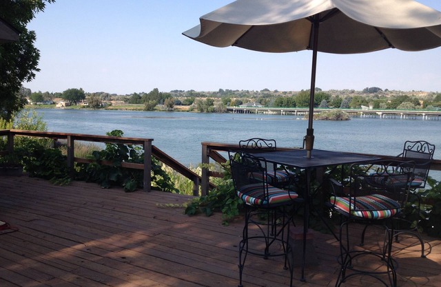 Amazing relaxing get-away home on the Snake River with river view and boat dock.