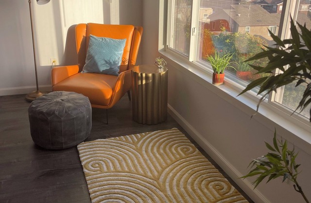 Amazing sunset views of the Bay, stylish 2BR in high-end Mission Hills