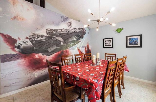 Amazing themed 4-bedroom Villa only four miles from Disney World!