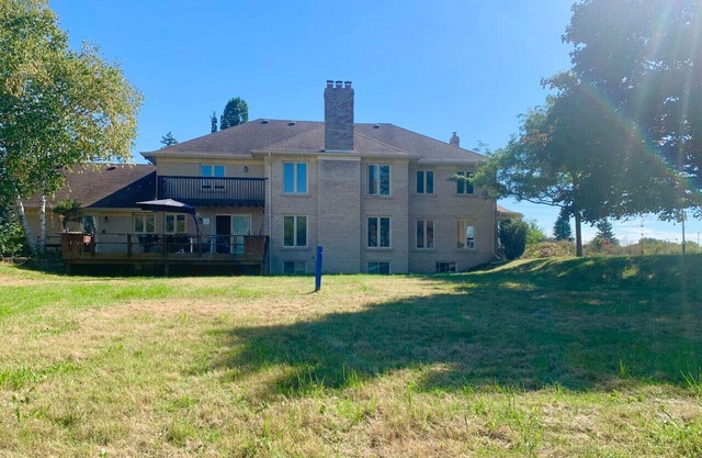 Amazing Unique House in Richmond Hill/25+