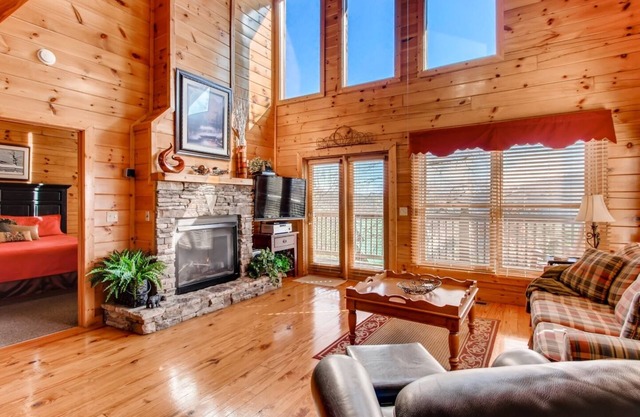 Amazing View! Great Local-A Little Romance -Hot Tub/Pool Table/Jacuzzi
