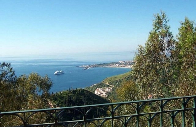 Amazing view: mt300 Taormina center - Chiusalu