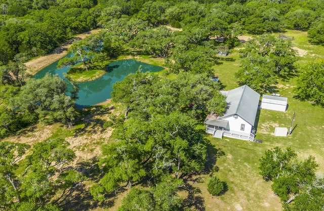 *Amazing Views* 9 Acres*Outdoor Games*Wineries & Waterpark*