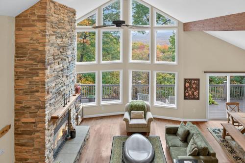 Amazing Views Fireplace Grill & Resort Access