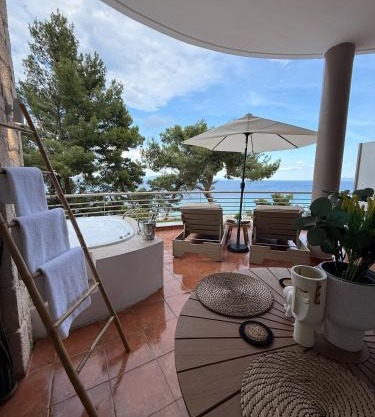 Amelia Seaview Apartments & Studios