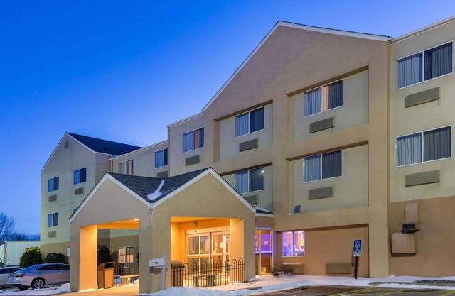 AmericInn by Wyndham St. Cloud MN Shopping Area