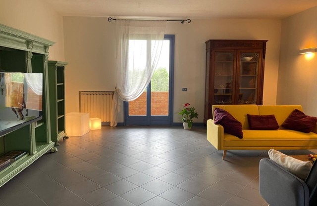 Among the Olive Trees 5 Minutes from Siena: House with Garden & Air Conditioning