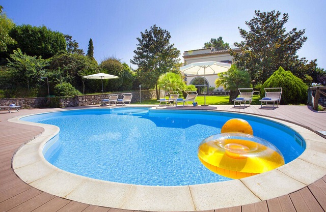 AMORE RENTALS - Villa Il Pino with Private Pool, Garden, BBQ, Parking