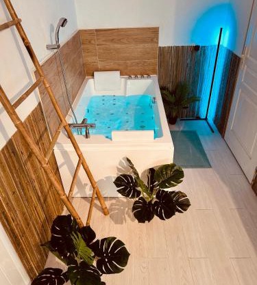 Amour l Romance l Chambre Secrète l Balnéo Massage