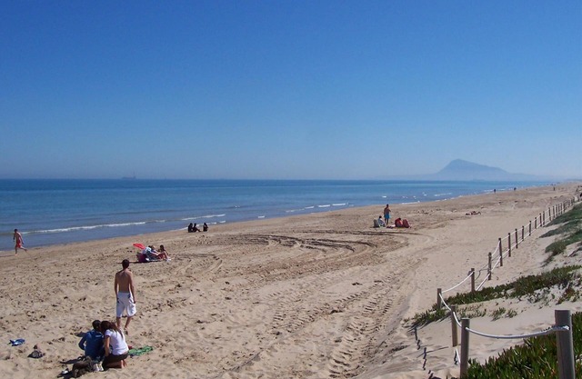 Amplio, Apartamento en Playa de Oliva 70 mts del Mar. Restaurantes Supermercados