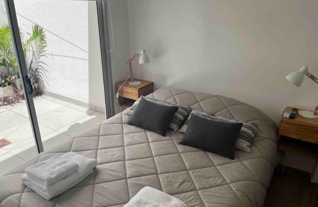 Amplio Estudio en Planta Baja con Seguridad