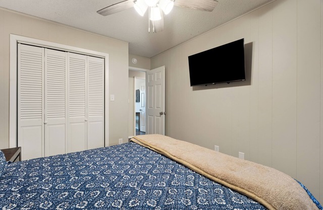 Amy Ln-Newly Remodeled Home w/Outdoor Dining Area