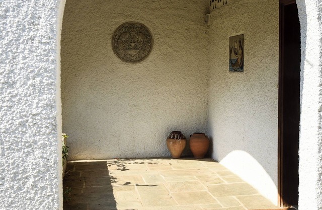 An art collector's family-friendly retreat Villa with Garden and Jacuzzi