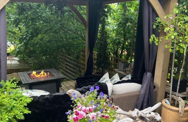 AN OCEAN AWAY house hot tub pets bbq location location SEAS THE DAY