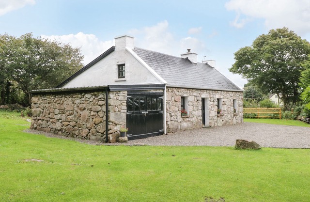 AN TEACH BAN, family friendly in Rossaveel, County Galway