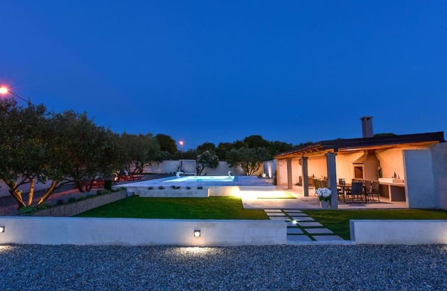 Ana, House with pool