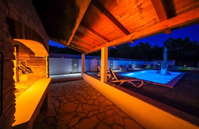 ANAI Serenity apartment , private heated pool and Hot Tub