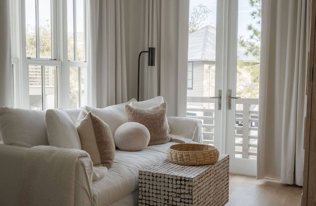 Anam Cara Carriage House - Rosemary Beach - Access to 4 community pools, private beach, fitness & tennis! 2 adult bikes!