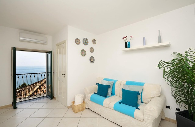 Ananas - Sea View - Fruit Flats by AMALFIVACATION.IT