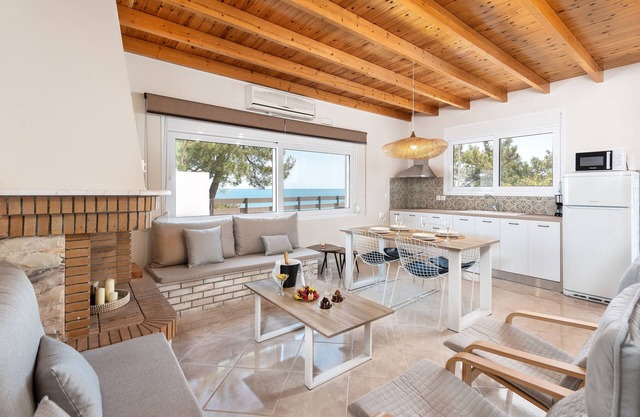 Anastasios Deluxe House Stegna (Amazing View, 300meter from the Beach)