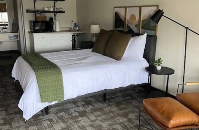 Anchor Point Stays - Room 7