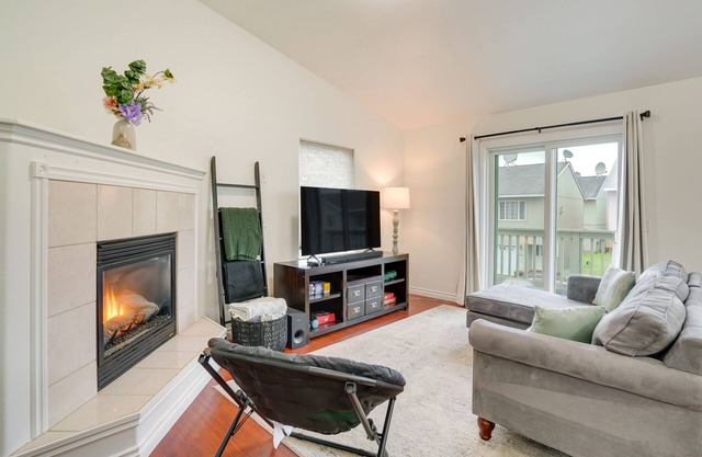 Anchorage Condo w/Mountain View: 6 Mi to Downtown