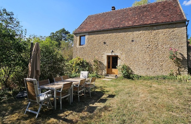 Ancien Moulin au Bord D'une Rivière aux Portes du Morvan