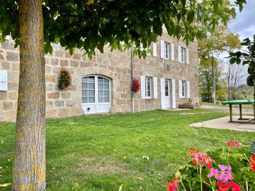 Ancienne ferme rénovée en bordure de forêt avec terrasse, balançoire et travaux modernes - FR-1-582-254