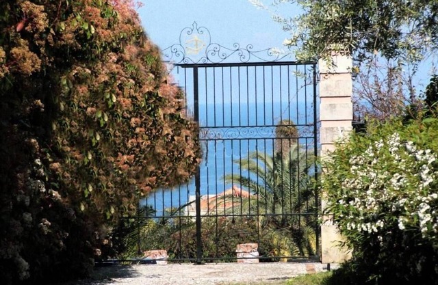 ancient 1700 Villa facing Eolie Island