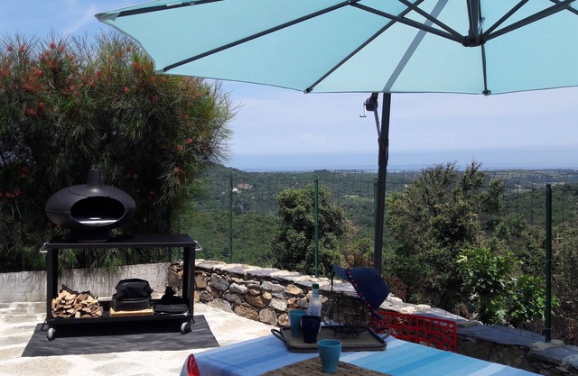 ANCIENT BERGERY ideally located, between sea and maquis