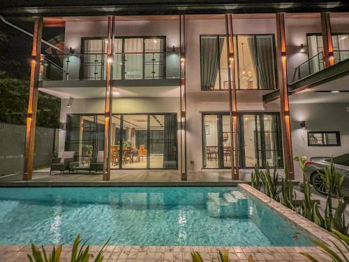 Ang Kaew Pool Villa 4BR 5 Min Drive to Nimmanhemin
