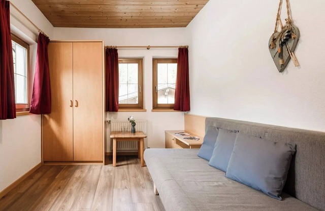 Angererhof - Holiday Apartment 'Simon' with Mountain View, Private Garden and Wi-Fi
